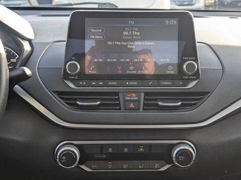 Used 2022 Nissan Altima 2.5 SV FWD image 13
