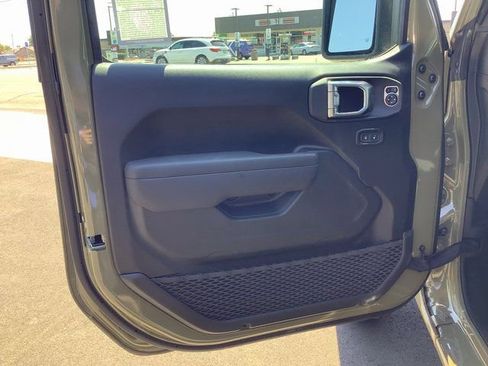 New 2025 Jeep Gladiator Sport image 9