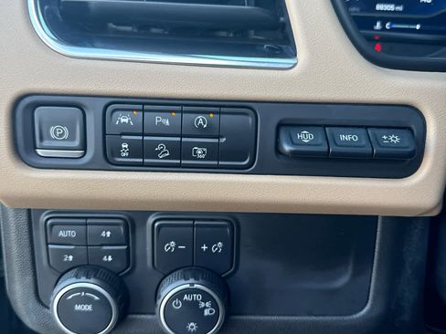 Used 2023 Chevrolet Suburban Premier image 14