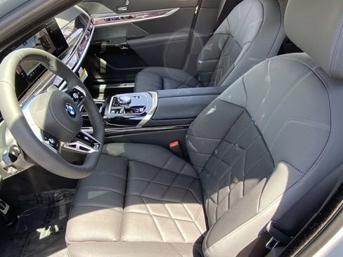 Used 2025 BMW 740i w/ Premium Package RWD image 19