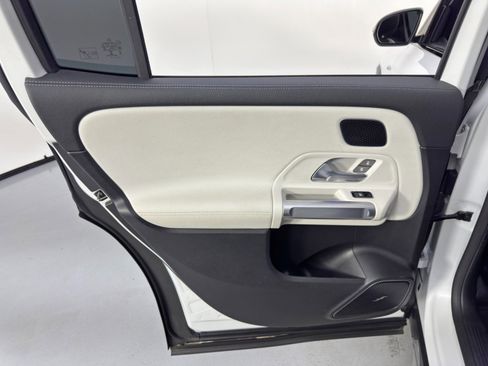 Used 2021 Mercedes-Benz GLB 35 AMG 4MATIC image 44