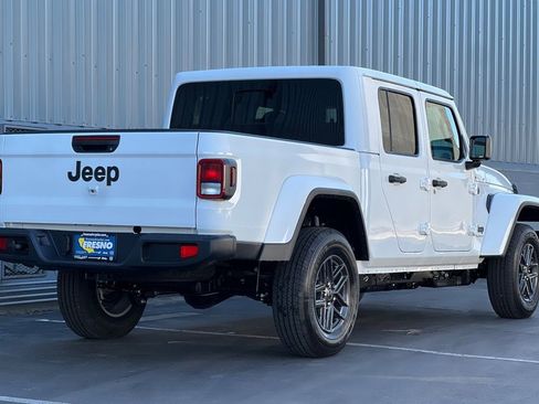 New 2026 Jeep Gladiator Sport image 4