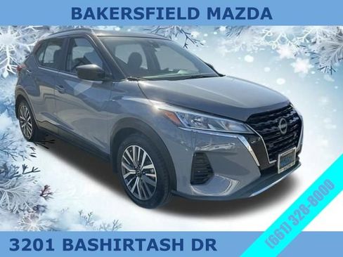 Used 2023 Nissan Kicks SV image 3