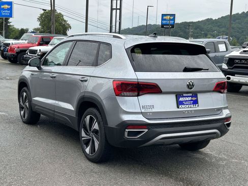 Used 2024 Volkswagen Taos SE AWD/4WD image 5