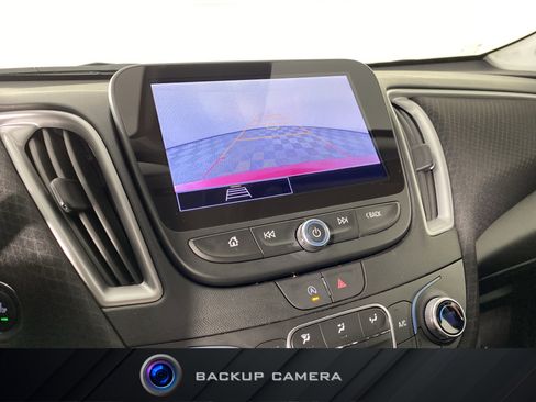 Used 2025 Chevrolet Malibu LT image 4