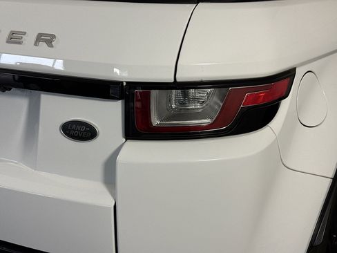 Used 2018 Land Rover Range Rover Evoque SE image 34