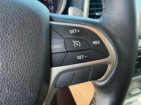 Used 2017 Jeep Grand Cherokee Limited AWD/4WD image 23