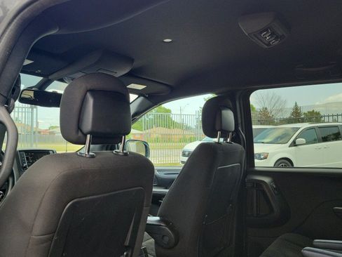 Used 2019 Dodge Grand Caravan SE FWD image 24