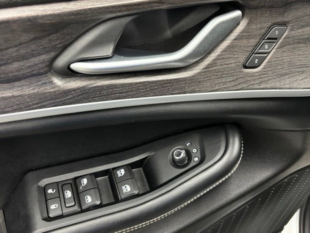 Used 2024 Jeep Grand Cherokee L Limited AWD/4WD image 17