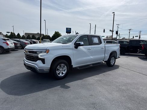 Used 2023 Chevrolet Silverado 1500 LT AWD/4WD image 7