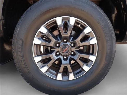Used 2020 Nissan Titan PRO-4X w/ Pro-4x Convenience Package AWD/4WD image 7
