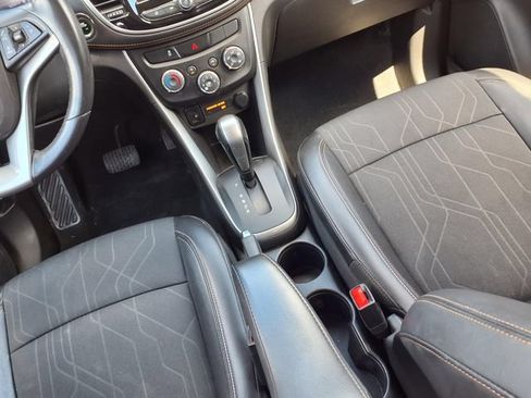 Used 2020 Chevrolet Trax LT w/ Driver Confidence Package FWD image 9