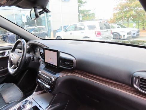 Used 2020 Ford Explorer Limited image 16