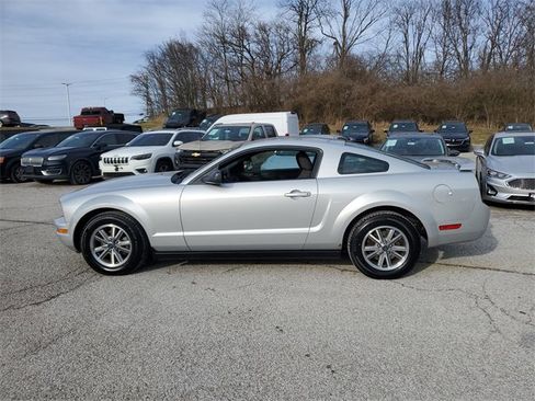 Used 2005 Ford Mustang Deluxe image 7