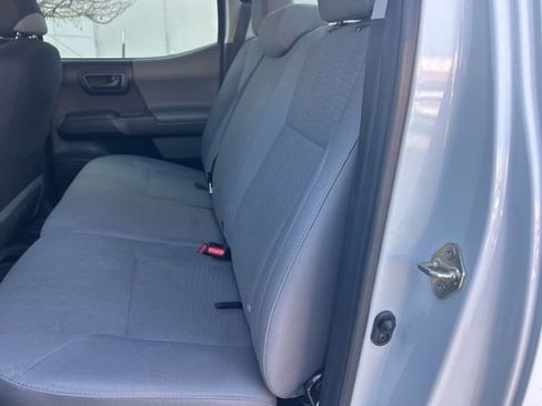Used 2017 Toyota Tacoma 2WD Double Cab image 9