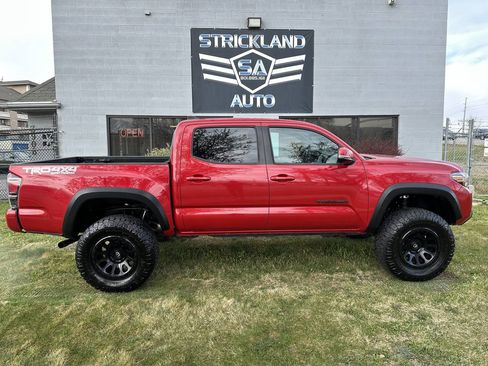 Used 2022 Toyota Tacoma TRD Off-Road w/ Technology Package AWD/4WD image 4