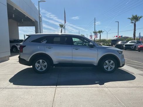 Used 2021 Kia Sorento LX FWD image 8