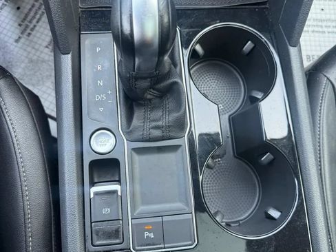 Used 2018 Volkswagen Atlas SEL FWD image 17