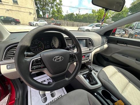 Used 2017 Hyundai Elantra SE FWD image 5