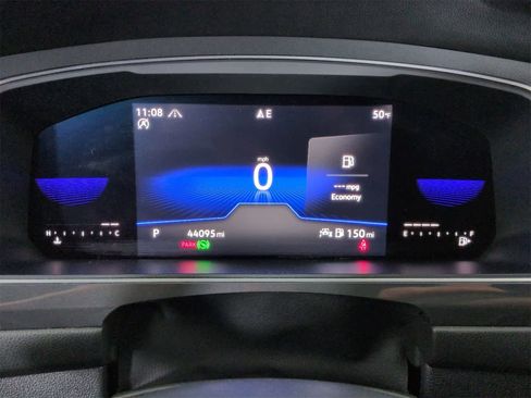 Certified 2022 Volkswagen Tiguan SE R-Line image 33