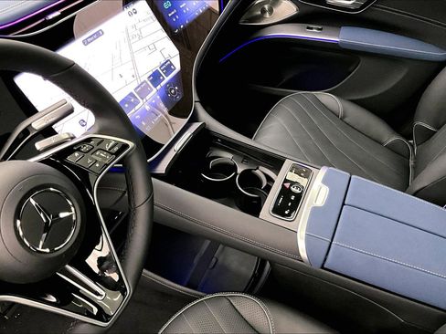 New 2026 Mercedes-Benz EQS 550 4MATIC SUV image 8