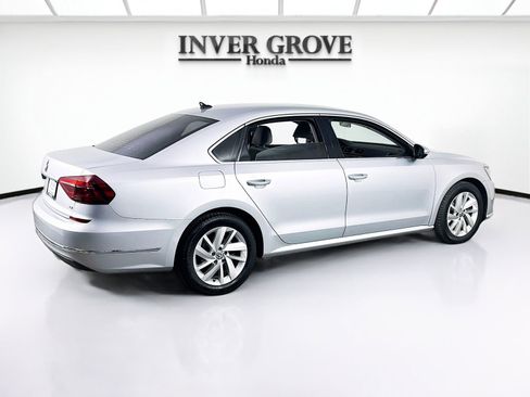 Used 2018 Volkswagen Passat 2.0T SE w/ SE Lighting Package FWD image 5