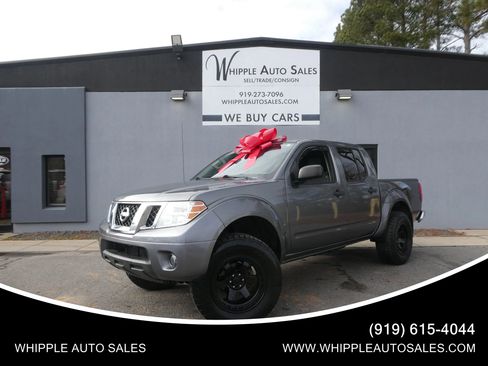 Used 2019 Nissan Frontier SV image 1