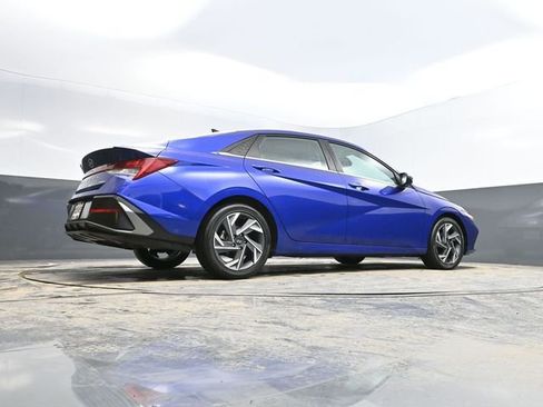 Used 2025 Hyundai Elantra Limited FWD image 44