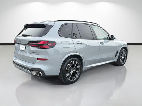 Used 2024 BMW X5 sDrive40i w/ M Sport Package RWD image 3