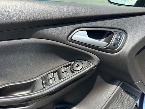Used 2018 Ford Focus Titanium w/ Titanium Technology Package FWD image 10