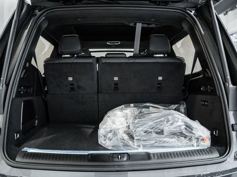 New 2024 Jeep Grand Wagoneer Series III w/ HD Trailer Tow Package image 9