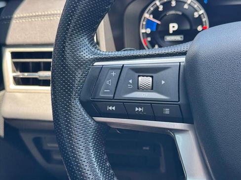 Used 2023 Mitsubishi Outlander SE FWD image 17