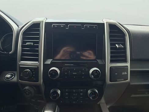 Used 2020 Ford F150 Lariat w/ Equipment Group 502A Luxury AWD/4WD image 17