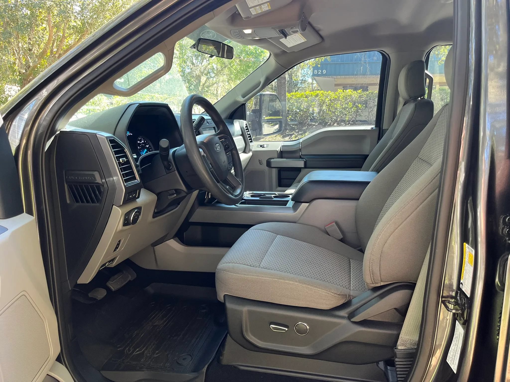 Used 2019 Ford F250 XLT w/ XLT Premium Package AWD/4WD image 19