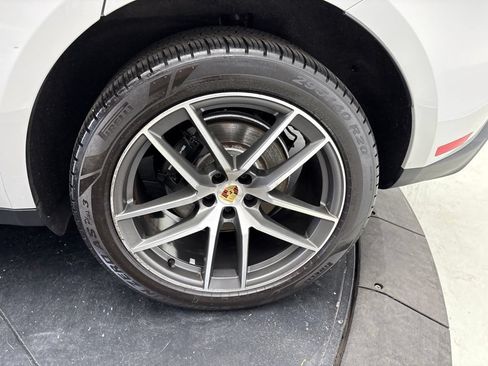 Certified 2023 Porsche Macan AWD/4WD image 15