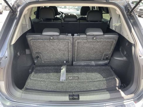 Used 2022 Volkswagen Tiguan SE FWD image 12