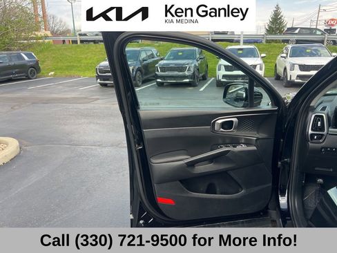 Used 2023 Kia Sorento LX AWD/4WD image 26