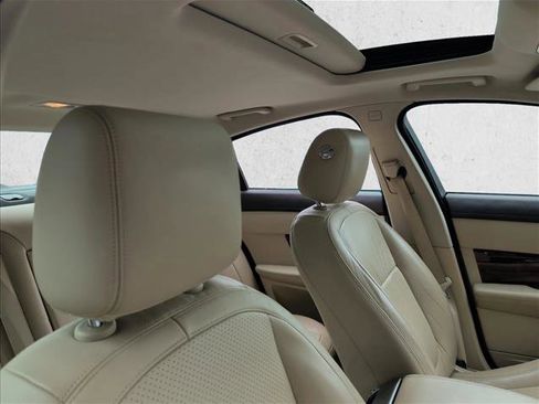 Used 2010 Jaguar XF Premium RWD image 20