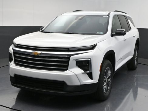 New 2026 Chevrolet Traverse LT FWD image 3