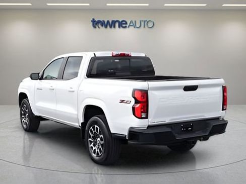 Used 2023 Chevrolet Colorado Z71 w/ Z71 Convenience Package 2 AWD/4WD image 3