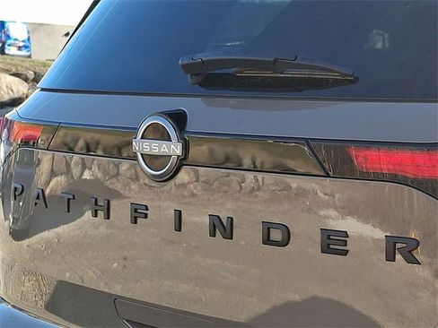 Used 2025 Nissan Pathfinder Platinum w/ Black Appearance Package image 24