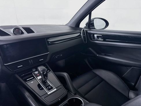 Certified 2023 Porsche Cayenne AWD/4WD image 23