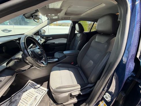 Used 2024 Chevrolet Trax LT w/ Sunroof Package FWD image 9
