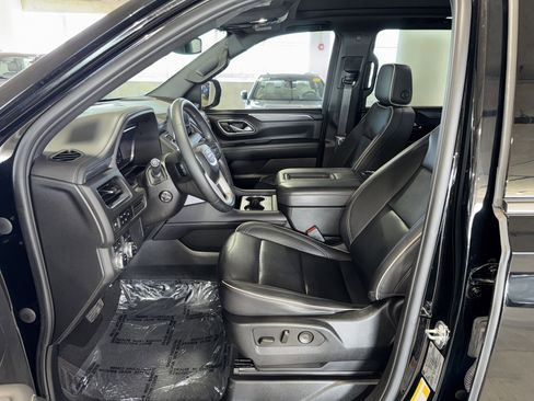 Used 2023 GMC Yukon SLT w/ SLT Premium Package AWD/4WD image 16