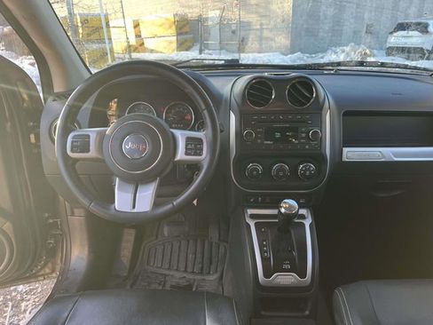 Used 2017 Jeep Compass Latitude image 14