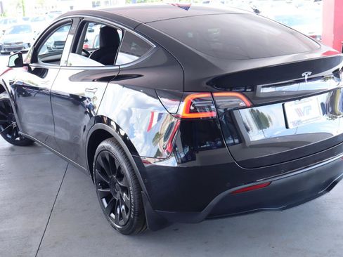 Used 2021 Tesla Model Y Long Range AWD/4WD image 7