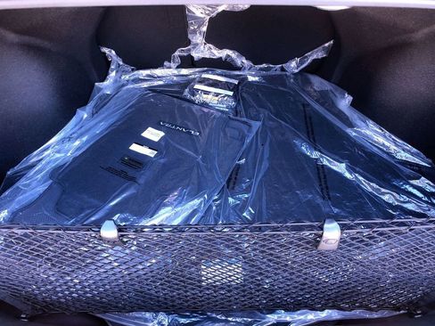 New 2025 Hyundai Elantra Limited image 25