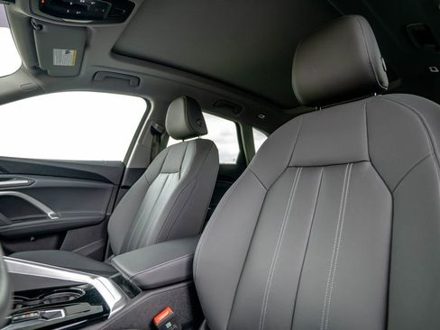 Used 2025 Audi Q5 Premium w/ Convenience Package image 6