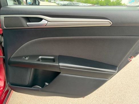 Used 2019 Ford Fusion SE FWD image 28