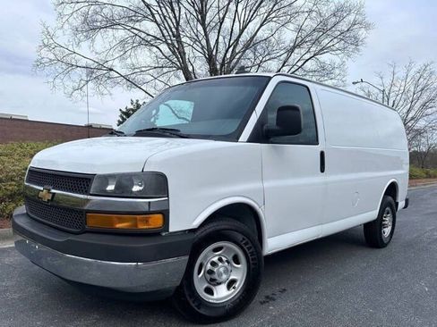 Used 2018 Chevrolet Express 2500 RWD image 1